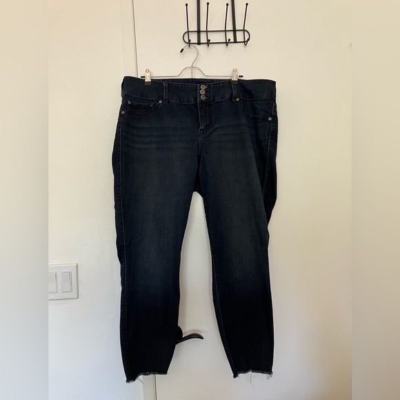 Torrid skinny cropped dark wash Jeans 20 - Picture 1 of 7